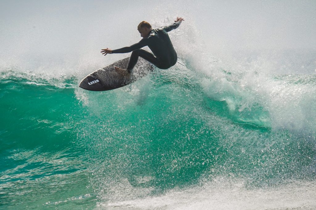 150_600_5_63_dgdnos_s021_Impression_Jurgen-Tapp_sufing_25-scaled